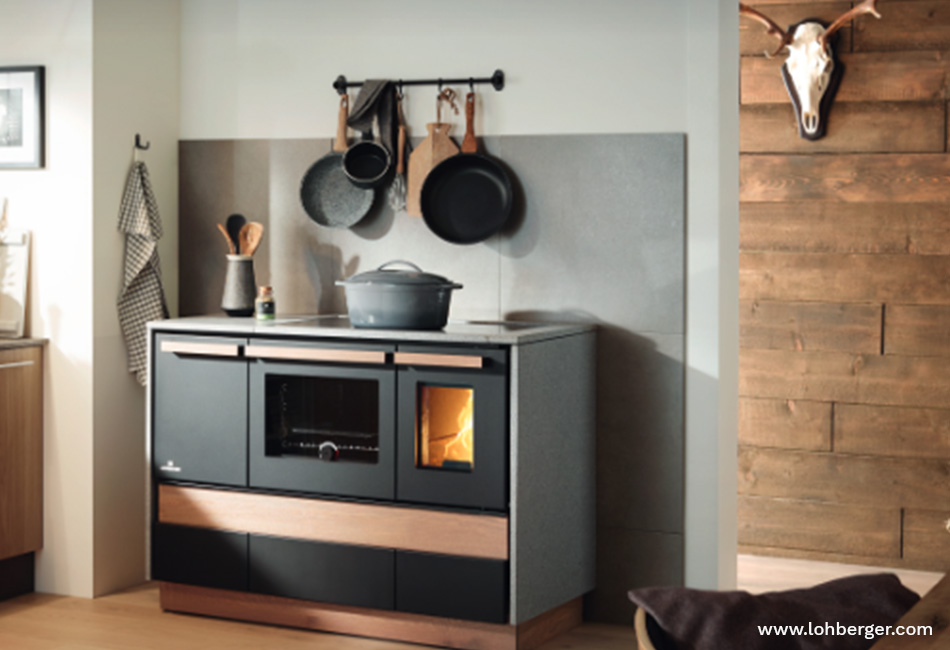 Herd und Backofen mit Holzfeuer